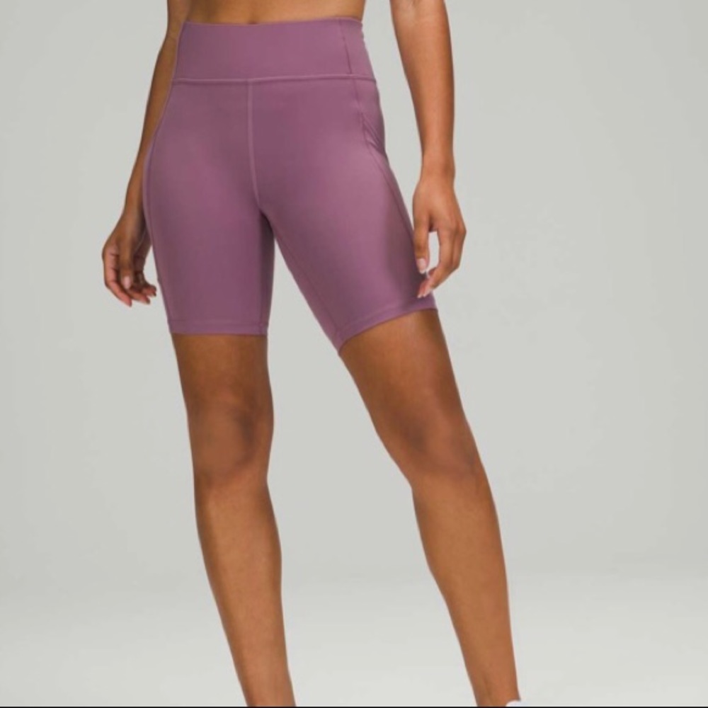 Lululemon Invigorate High Rise Short 8"
Grape Mauve 8